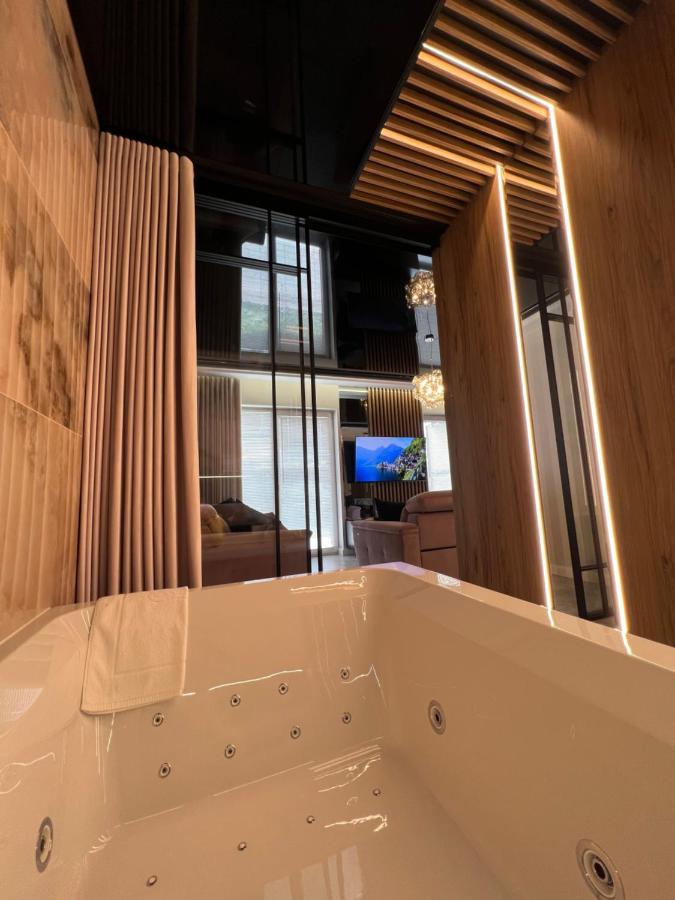 Golden Life Apartment *
